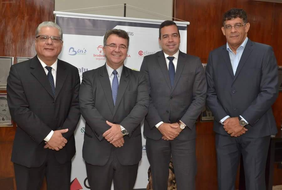 Jo&atilde;o Paulo Moreira de Mello (presidente do CSP-MG), Jorge Nasser (presidente da FenaPrevi) e os diretores do Clube Ant&ocirc;nio Edmir Ribeiro e Mauricio Tadeu Barros Morais