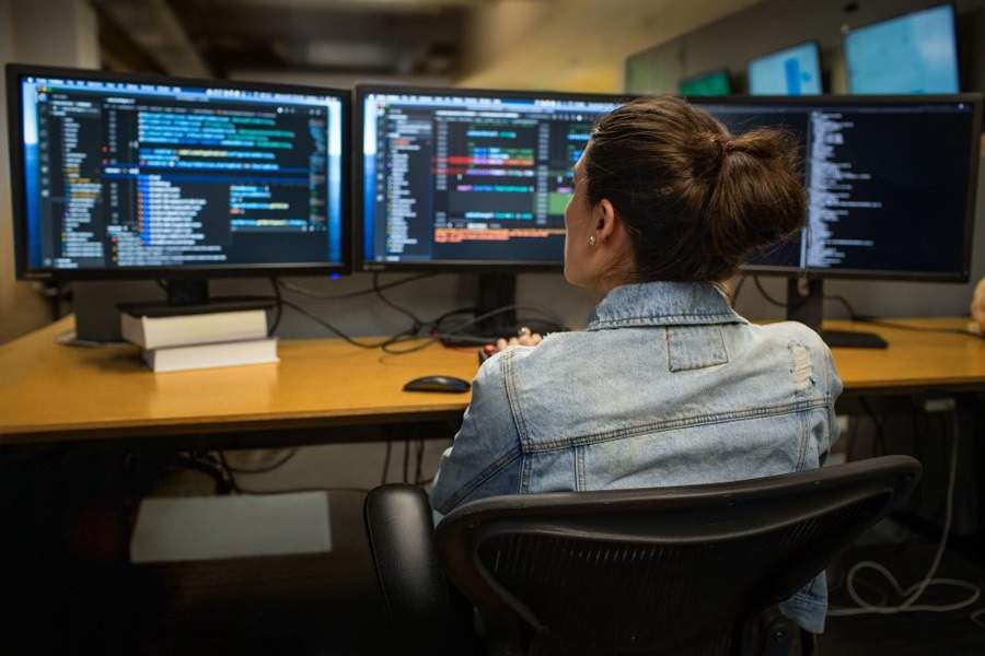 Microsoft lan&ccedil;a programa de capacita&ccedil;&atilde;o e mentoria para mulheres em DevOps