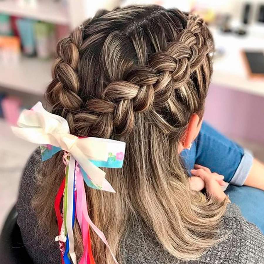 Festa junina tamb&eacute;m merece um penteado profissional