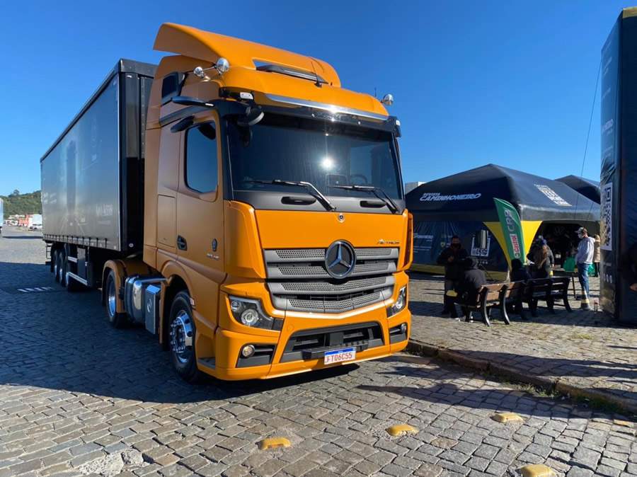 L&iacute;der nas vendas de caminh&otilde;es no Paran&aacute;, Mercedes-Benz oferece test-drive do Novo Actros em Paranagu&aacute;