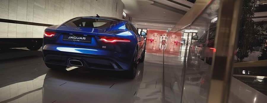 Jaguar Land Rover Invade Corredores do Shopping Iguatemi em V&iacute;deo Especial de Final de Ano