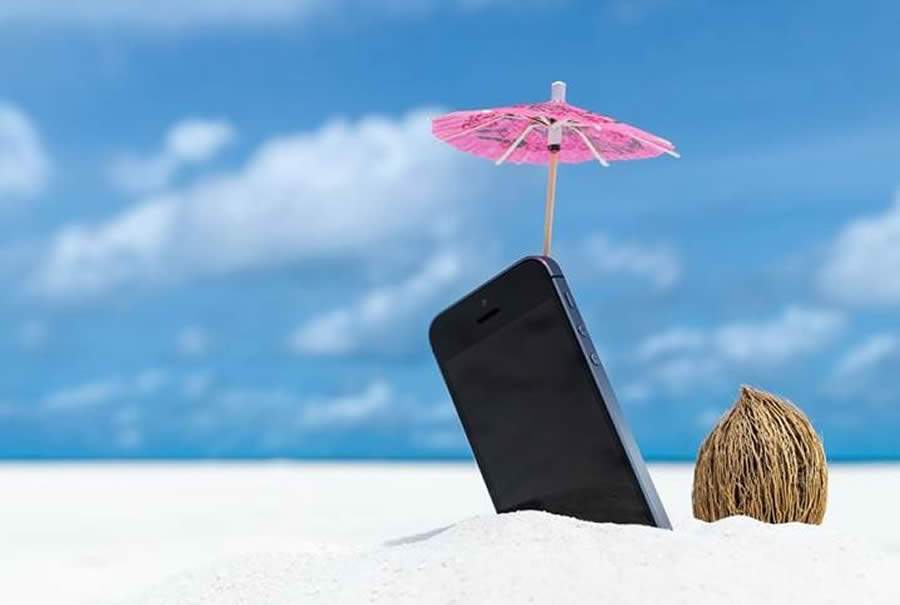Dicas para cuidar bem do smartphone durante as festas e férias