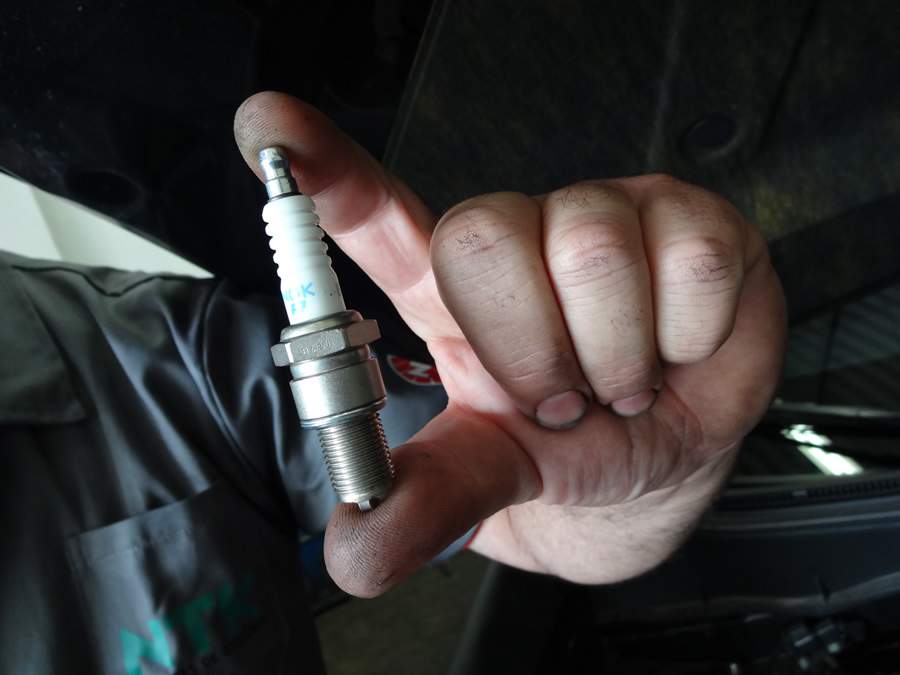 Pelo aspecto da vela de igni&ccedil;&atilde;o, o mec&acirc;nico consegue indicar como est&aacute; o estado geral do motor - Divulga&ccedil;&atilde;o