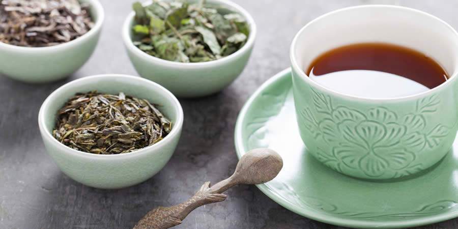 Os benef&iacute;cios dos ch&aacute;s e infus&otilde;es: saiba como eles podem contribuir para a sa&uacute;de