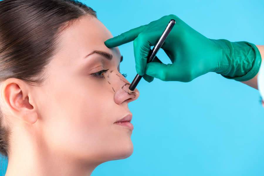 Uso de máscara pode interferir no resultado da cirurgia plástica no nariz e no queixo?