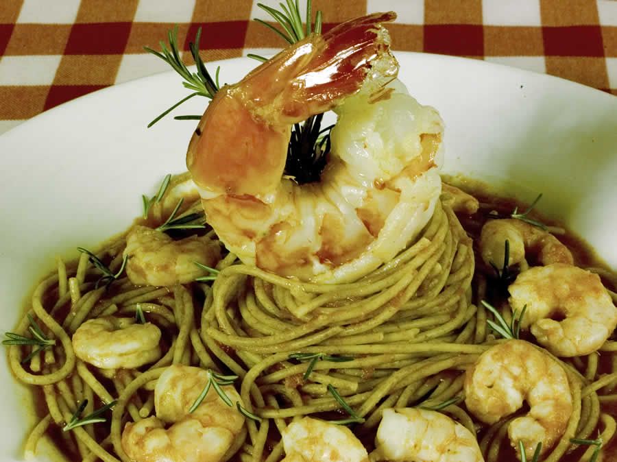 Espaguete com Camarões ao Alho e Ervas