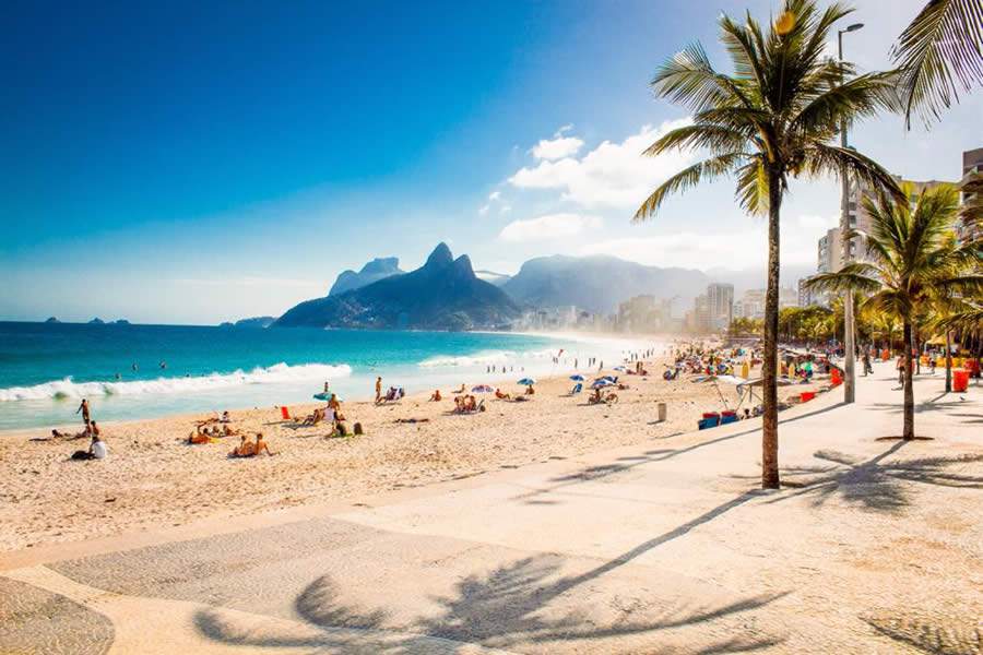 Busca por reservas hoteleiras em destinos de praia no Brasil cresceram quase 50% nos últimos dois meses