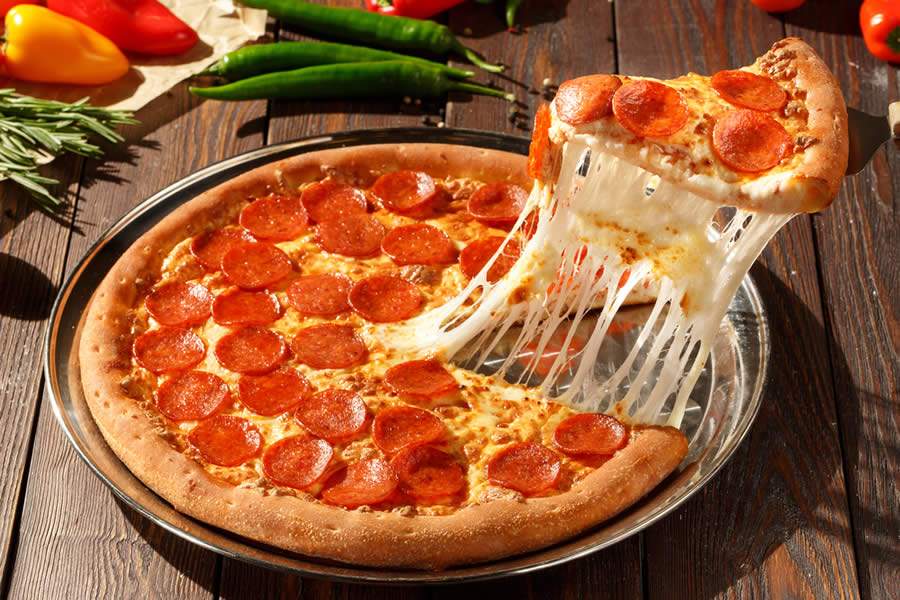 Mondial sugere saborosa receita de Pan Pizza de Pepperoni na Fritadeira Elétrica