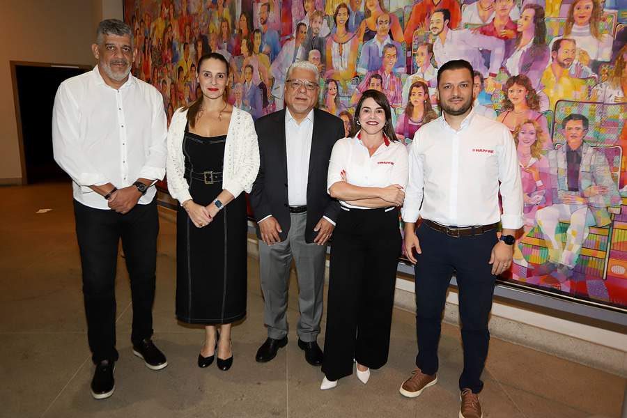 Maur&iacute;cio Tadeu Morais (diretor do CSP-MG), Carolina de Molla Lorenzatto (diretora Comercial de Vida da MAPFRE), Jo&atilde;o Paulo Moreira de Mello (presidente do CSP-MG), Claudia Suarez (especialista de Vida e Previd&ecirc;ncia da companhia) e Diego Bifoni (diretor Regional MG/RJ/CO) - Foto: Arnaldo Athayde