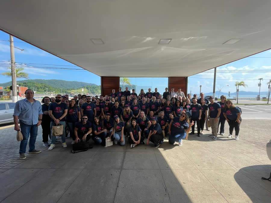 Akad leva gestores de risco e corretores para 'tour' no Porto de Santos