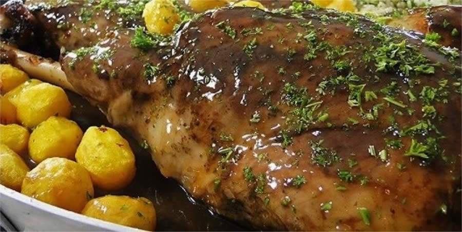 Pernil de cordeiro assado à moda alentejana