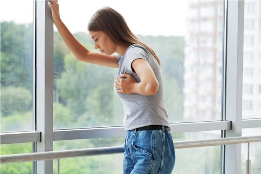 Conheça 7 sintomas de infarto em mulheres para prevenir o problema