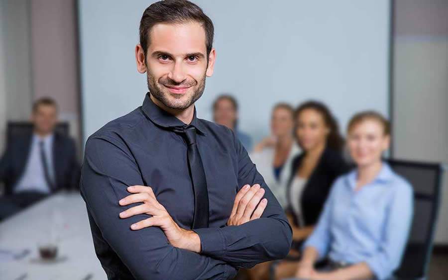 L&iacute;der chefe: Saiba porque ser apenas um &lsquo;chefe&rsquo; pode prejudicar os resultados da sua equipe