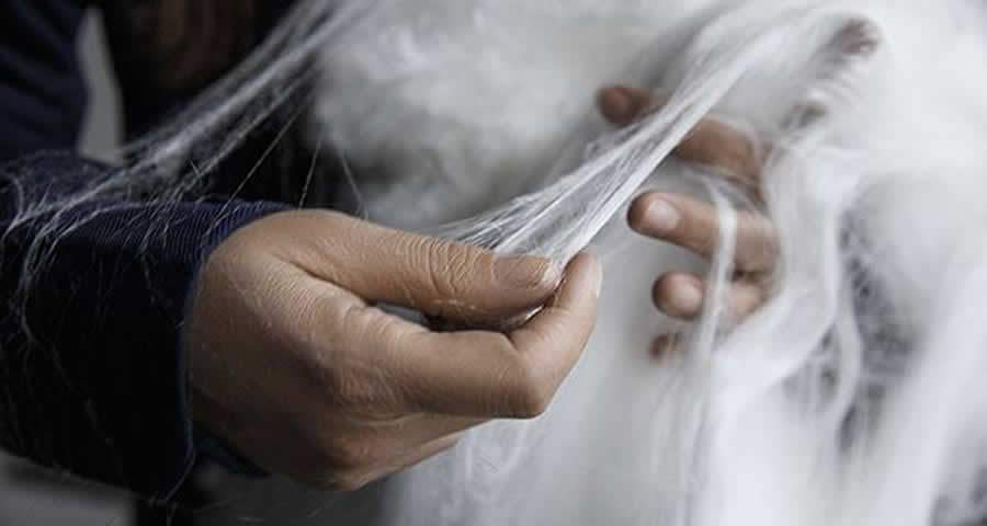 A SPINNOVA® é uma fibra têxtil natural sustentável, produzida a partir de celulose ou de fluxos de resíduos sem envolver quaisquer produtos químicos prejudiciais, com uso mínimo de água e emissões e z - Créditos: Divulgação