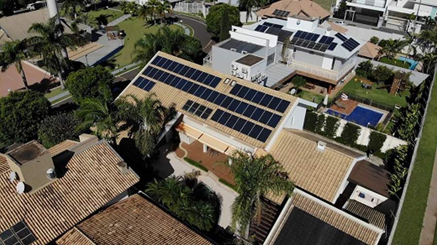 Com a crise hídrica, energia solar ganha mais adesão dos consumidores