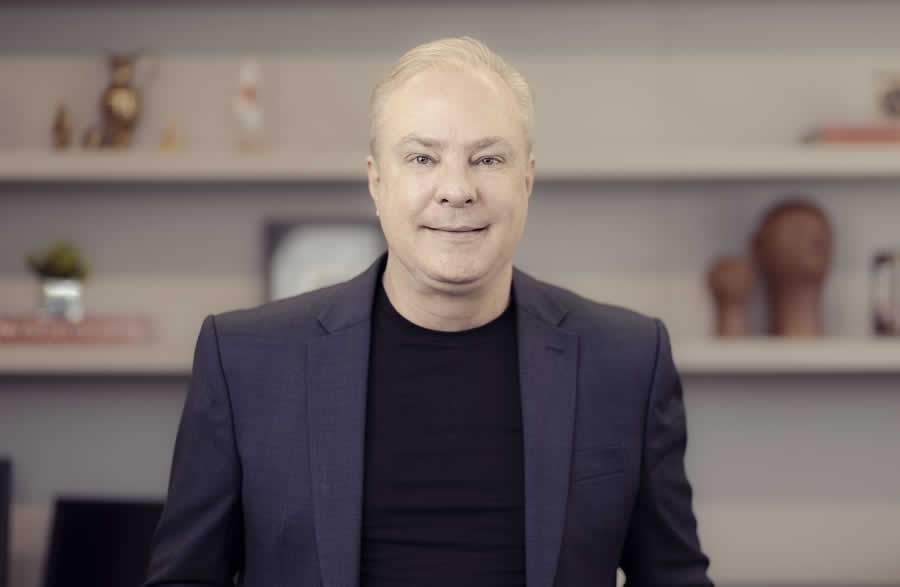 Burnout atinge trabalhadores de RH, vendas, educa&ccedil;&atilde;o, lideran&ccedil;a, administrativo e TI, aponta pesquisa da Way Minder