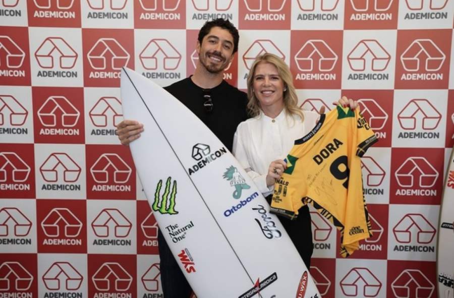 Ademicon anuncia patroc&iacute;nio ao campe&atilde;o mundial de surfe Yago Dora