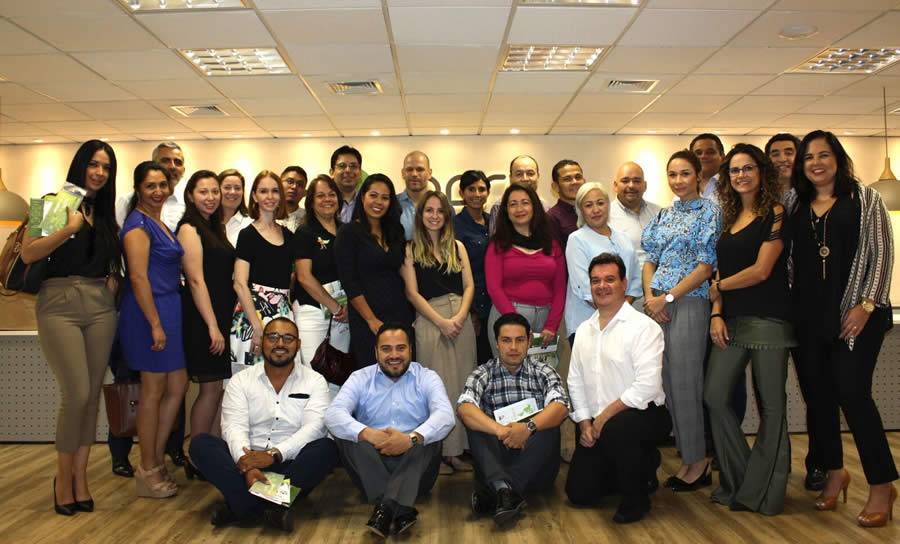 Legenda da Imagem: Colaboradores e GSAs da APRIL na Am&eacute;rica Latina