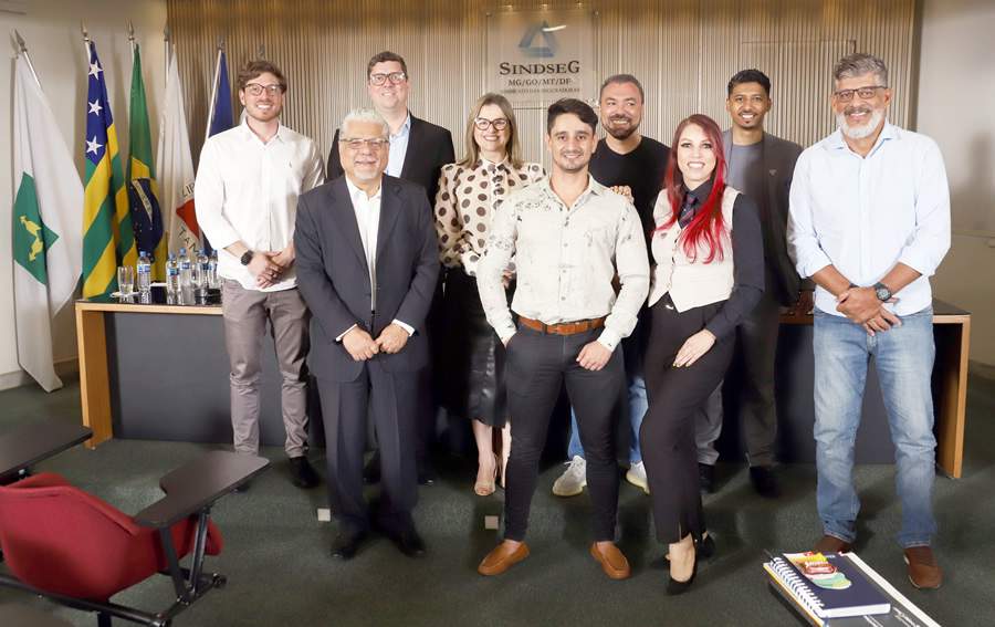 Representantes das benem&eacute;ritas MAG Seguros, NucIEf Sa&uacute;de, Master Classic Seguros, Sompo Seguros e diretores do CSP-MG - Fotos: Arnaldo Athayde