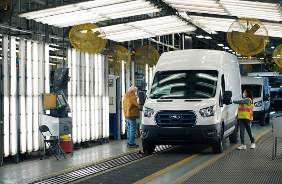 Ford libera o primeiro lote da van el&eacute;trica E-Transit para o lan&ccedil;amento nos Estados Unidos