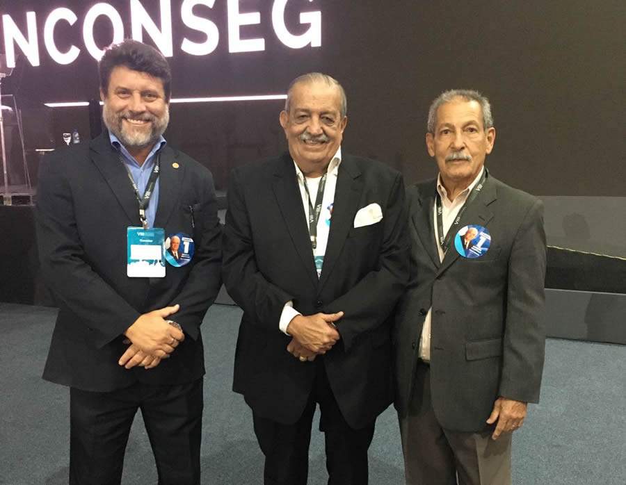 O presidente do CVG-RJ, Oct&aacute;vio Periss&eacute; com Henrique Brand&atilde;o, presidente do Sincor-RJ e Ademir Marins, secret&aacute;rio do Conselho do CVG-RJ, no VIII Enconseg &ndash; Foto: Divulga&ccedil;&atilde;o