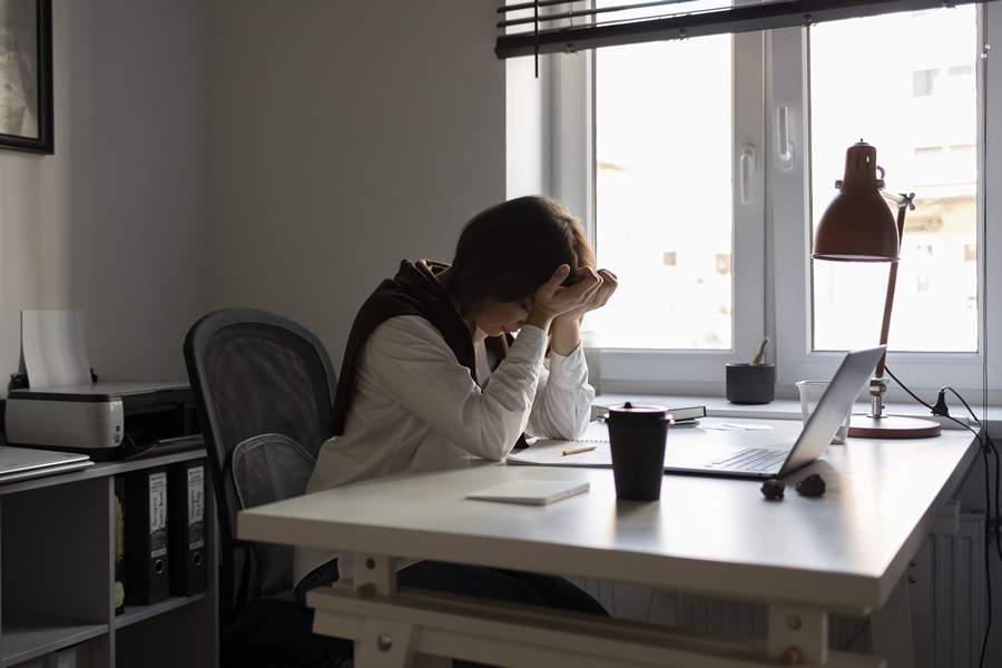 Afastamentos por ansiedade e depressão no trabalho batem recorde no Brasil