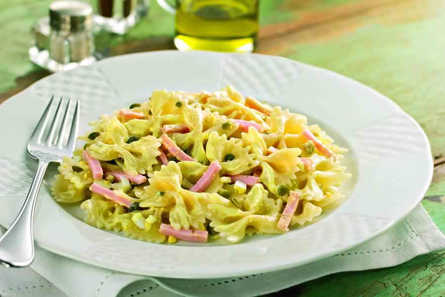 Salada de Gravatinha Adria com Molho de Iogurte - Marca Adria - Divulgação