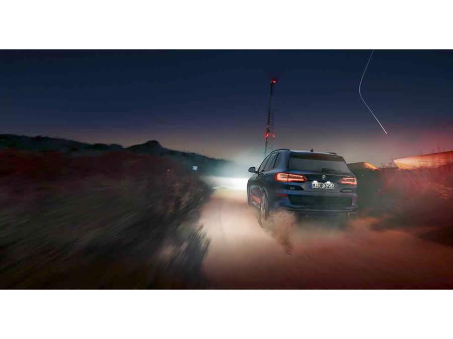 BMW lança o novo X5 M50i no Brasil