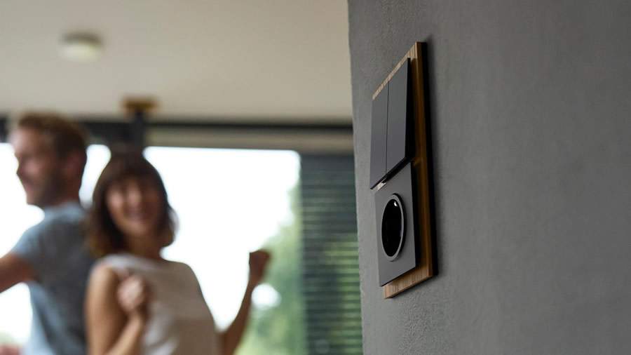 ABB lança a premiada linha de interruptores de luz Busch-art linear® – combinando design premium e sustentabilidade