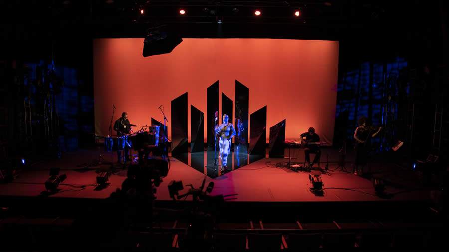  Juliana Linhares no show-filme Nordeste Ficção, no Teatro Unimed - Cr&eacute;ditos: Pedro Pupo / Teatro Unimed