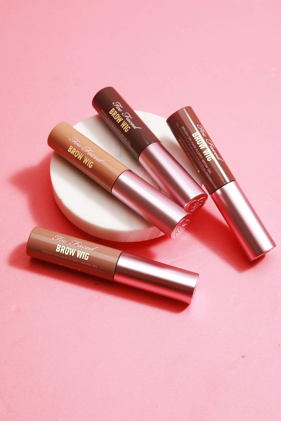 Too Faced apresenta os produtos da linha Brow: s&iacute;mbolos da confian&ccedil;a, poder e for&ccedil;a