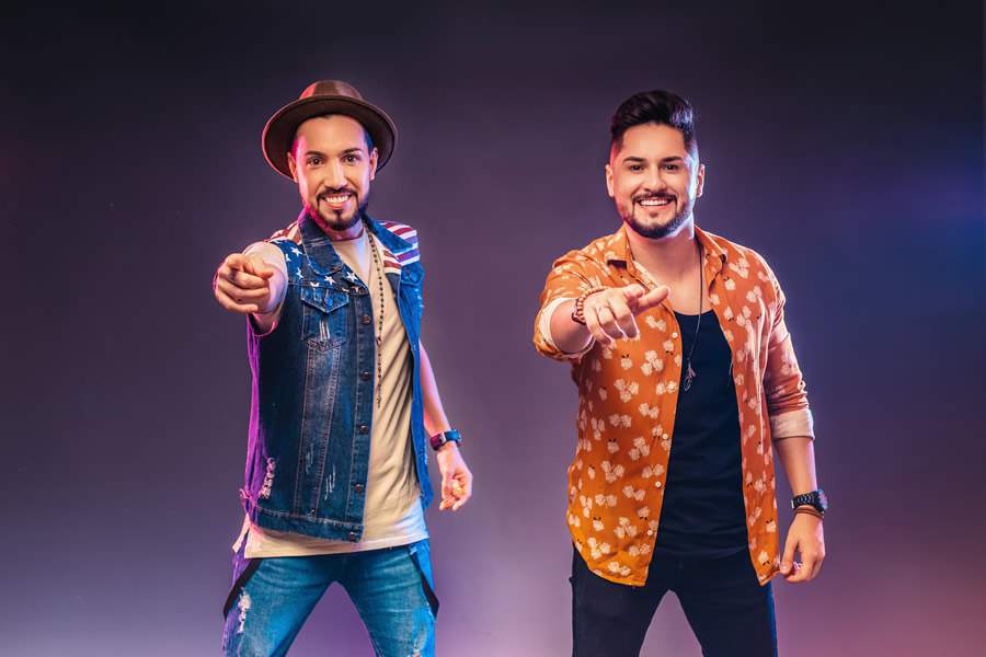 Sandro e C&iacute;cero gravam novo DVD em Goi&acirc;nia com participa&ccedil;&otilde;es especiais de Diego e Arnaldo, Tierry, Diego e Victor Hugo e Jerry Smith