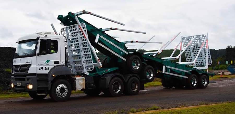 Caminhão Mercedes-Benz Axor puxa inédito bitrem dobrável desenvolvido pela Klabin