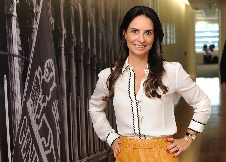 Claudia Papa -Vice-Presidente de Mass Channels