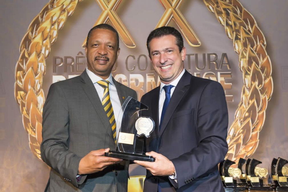 Presidente do CVG-RJ entrega Prêmio Cobertura