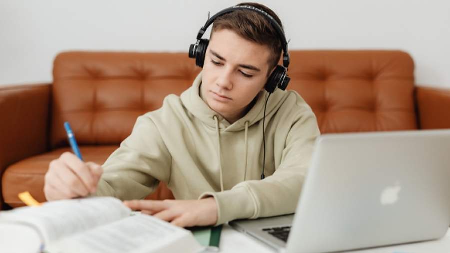 Plataforma de estudos oferece revisão gratuita para a prova do Enem 2025