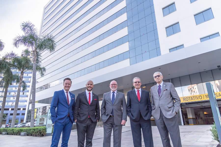 Parceira da Essor, Livonius foi homenageada no evento de 95 anos do Sindseg-PR/MS