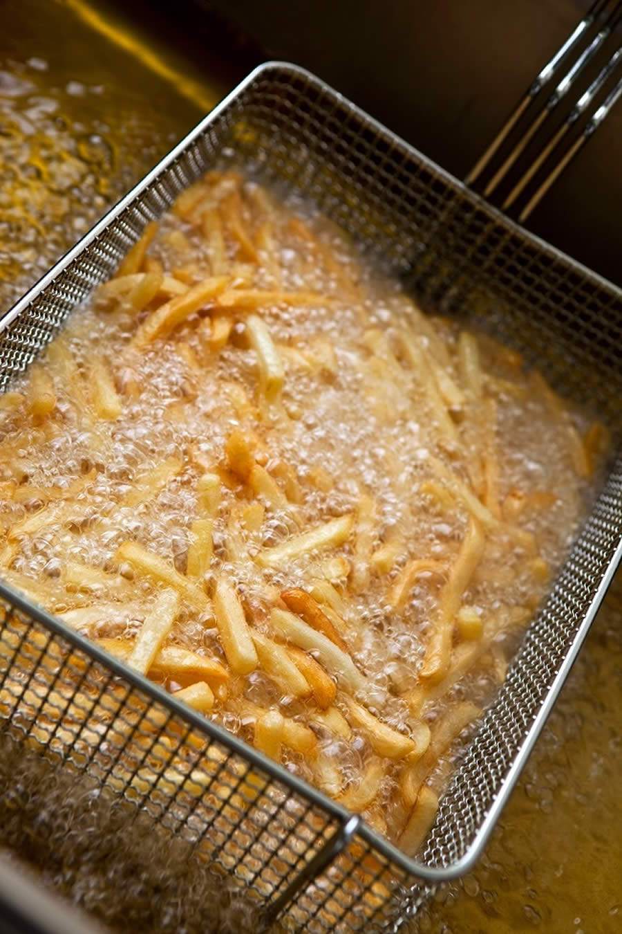 &Oacute;leo vencido em restaurantes pode ser reciclado corretamente