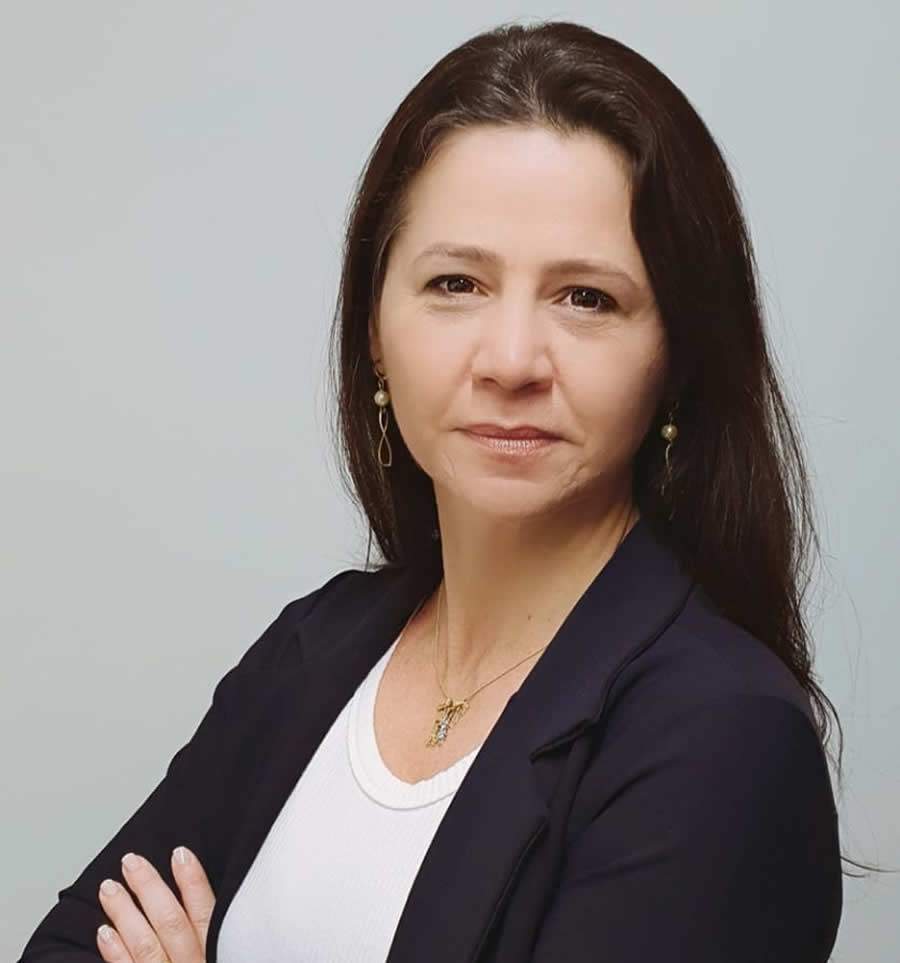 Andressa Bueno Serigato Meneghelli, &eacute; professora da Escola Superior de Gest&atilde;o, Comunica&ccedil;&atilde;o e Neg&oacute;cios da Uninter