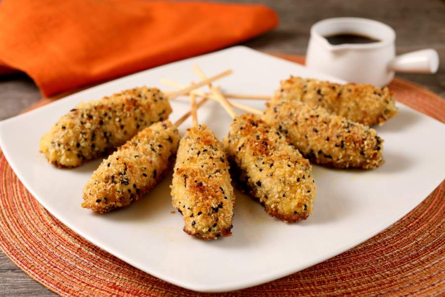 Espetinho de Frango e Gergelim com Molho Oriental