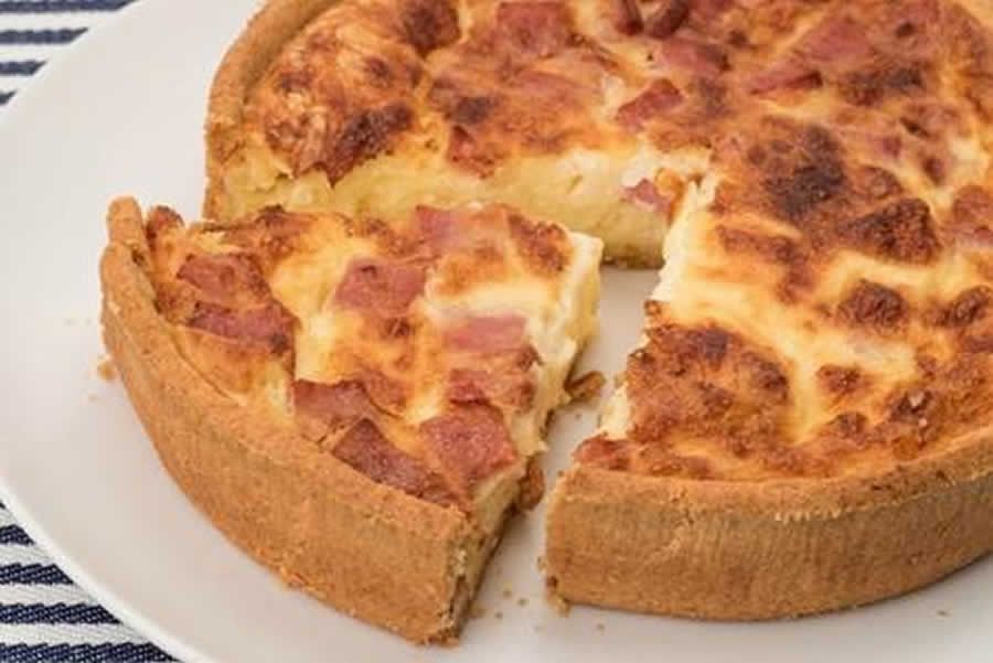 Quiche gourmet com queijo Gruyère