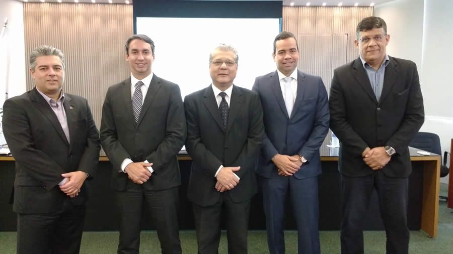 Esq p/ dir: Giuliano Baeta (Comiss&atilde;o Fiscal), S&eacute;rgio Prates Nogueira Filho (vice-pres. CSP-MG), Jo&atilde;o Paulo Moreira de Mello (pres. CSP-MG), Ant&ocirc;nio Edmir Ribeiro (dir. Social) e Mauricio Tadeu Barros Morais (dir. de Seguros)