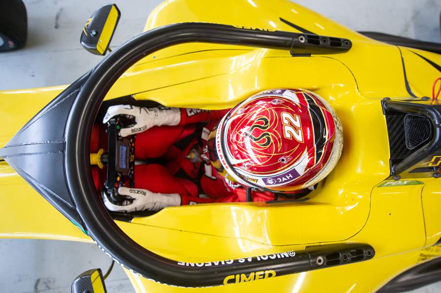 Caio Castro durante os treinos da tarde de hoje em Interlagos - (Duda Bairros/Vicar)