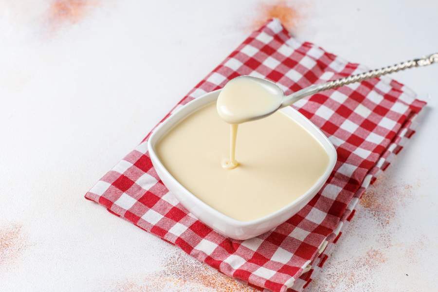 Segundo confeiteira profissional, sabor, cor e textura da mistura láctea são diferentes do leite condensado legítimo - Freepik