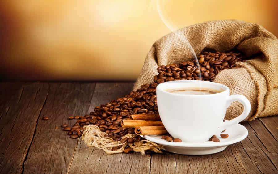 Café pode ajudar no bom funcionamento do intestino, mas é necessário ter cuidado com a &quot;dependência&quot;