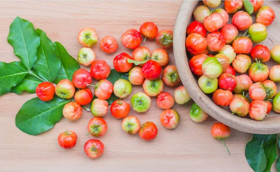 Alto potencial de vitamina C amplia presença da Acerola em alimentos e suplementos