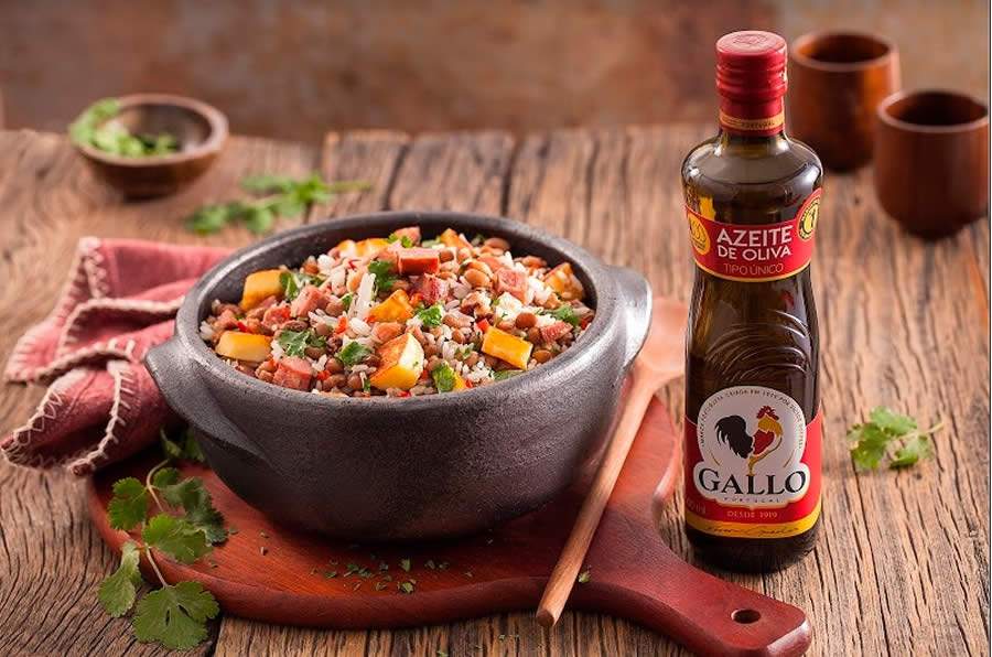 Gallo ensina típica receita de baião de dois