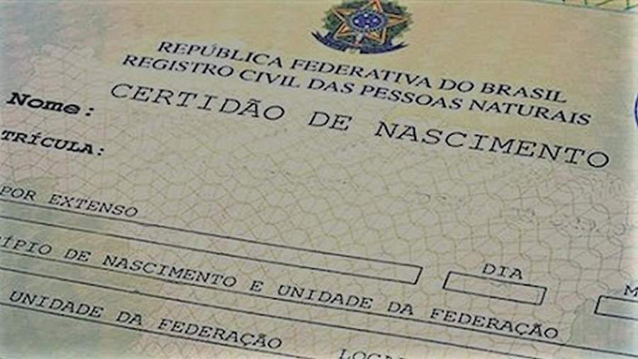 O &uacute;ltimo sobrenome deve sempre ser o do pai?