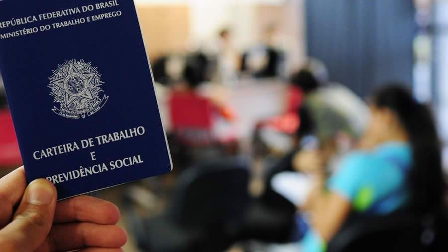 Vínculo empregatício frágil e falta de qualificação tornam jovens dispensáveis no mercado de trabalho e criam 7 milhões de subutilizados