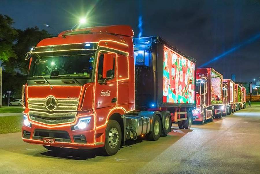 Novo Actros &eacute; destaque na Caravana de Natal da Coca-Cola